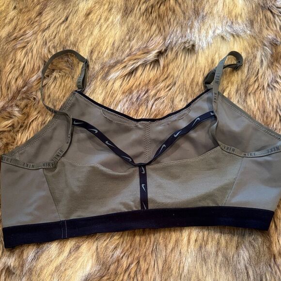 Nike Dry Git Stylish Olive Green Sports Bra Posh Show - Picture 2 of 5